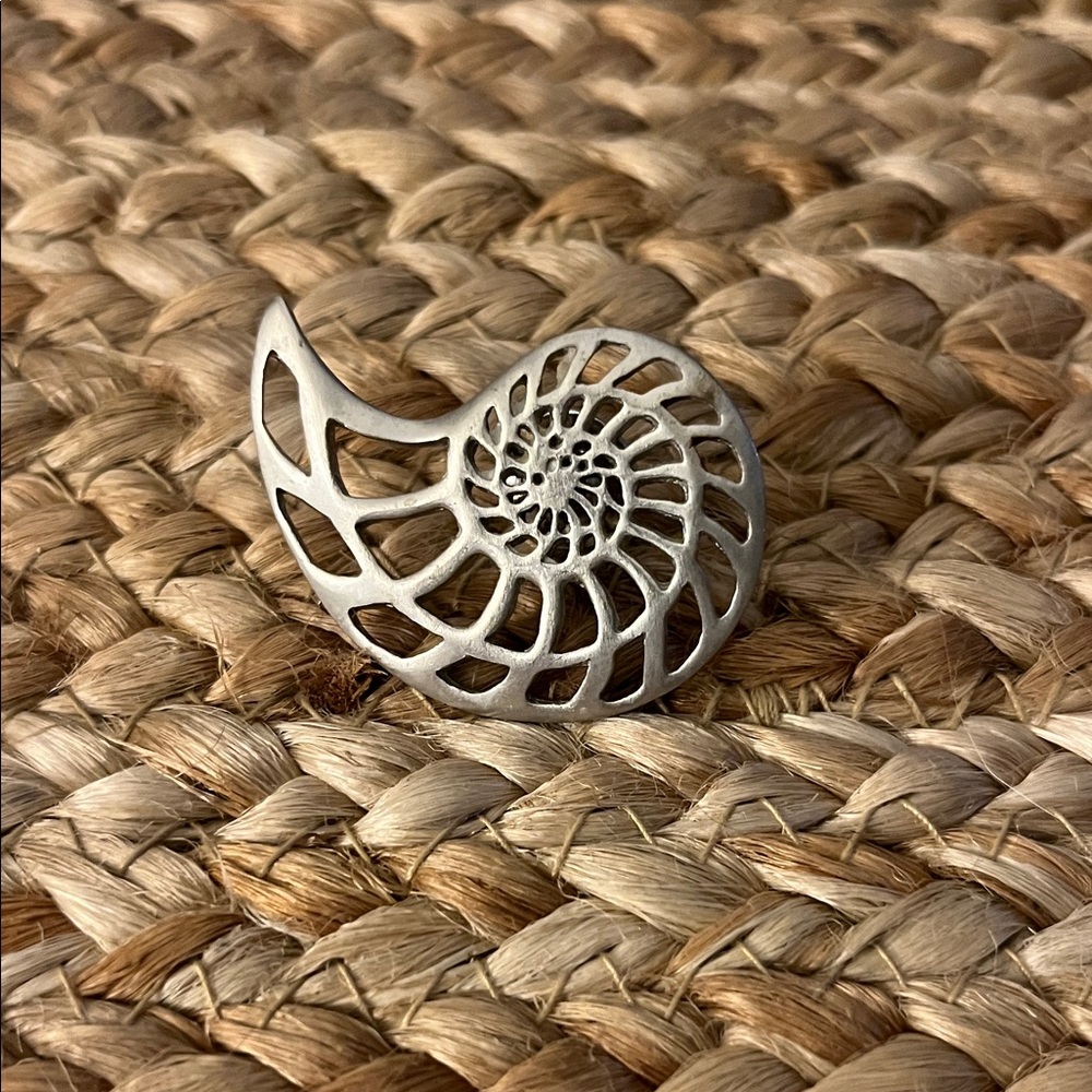 Ken Kantro Nautilus Shell Pewter Brooch‎